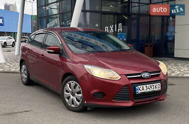 Хэтчбек Ford Focus 2012 в 