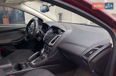 Хэтчбек Ford Focus 2012 в 