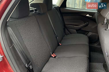 Хэтчбек Ford Focus 2012 в 