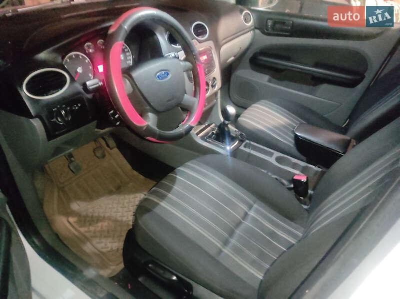 Хэтчбек Ford Focus 2011 в Черкассах фото 10 Хэтчбек Ford Focus 2011 в Черкассах