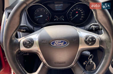 Хетчбек Ford Focus 2011 в 
