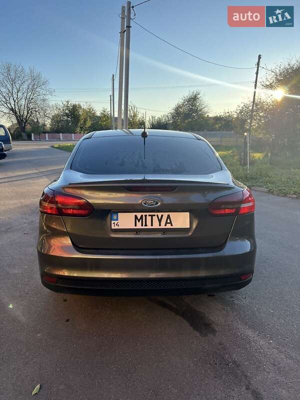 Седан Ford Focus 2015 в 