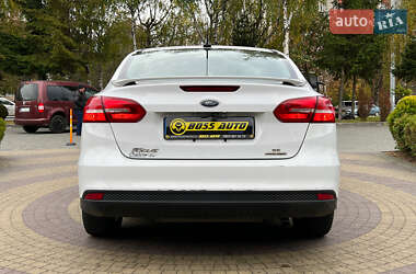 Седан Ford Focus 2015 в 