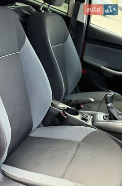 Хетчбек Ford Focus 2011 в 