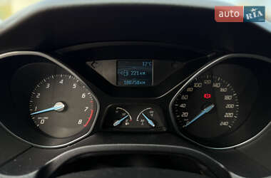 Хетчбек Ford Focus 2011 в 