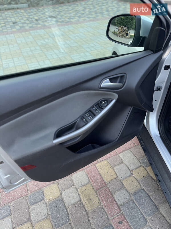 Хэтчбек Ford Focus 2011 в Тячеве фото 15 Хэтчбек Ford Focus 2011 в Тячеве