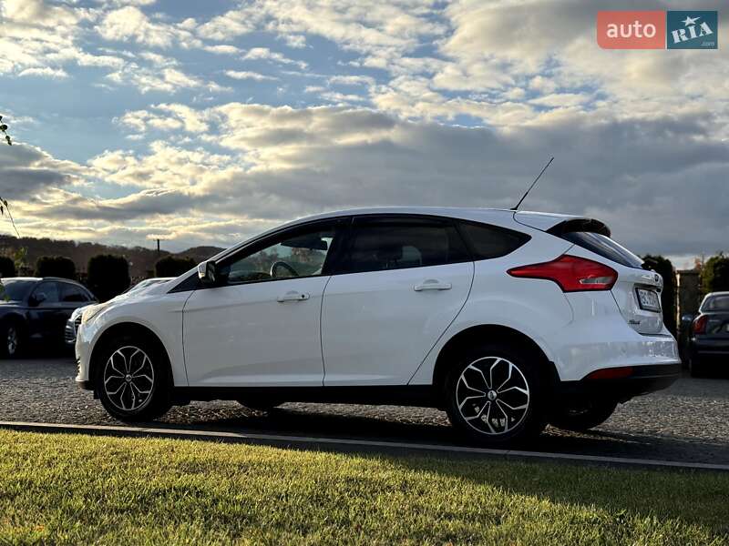 Хэтчбек Ford Focus 2015 в Жовкве