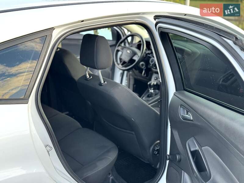 Хэтчбек Ford Focus 2015 в Жовкве