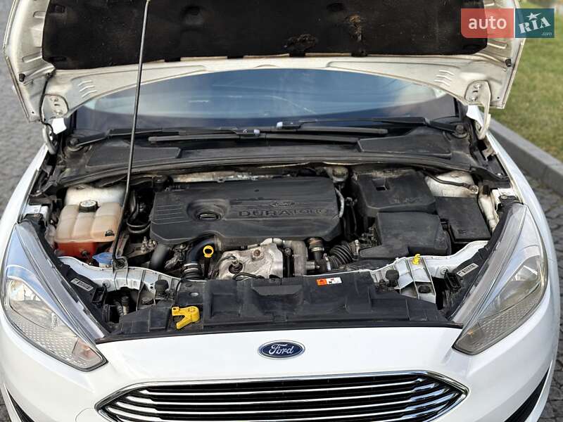 Хэтчбек Ford Focus 2015 в Жовкве