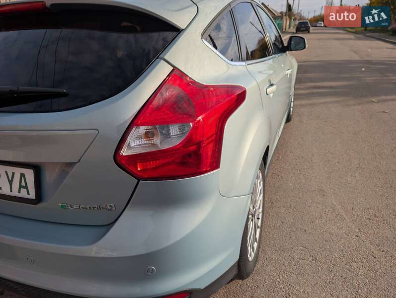 Хетчбек Ford Focus 2013 в Володимирі фото 4 Хетчбек Ford Focus 2013 в Володимирі