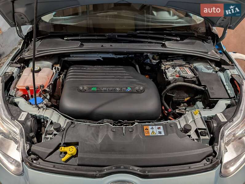 Хетчбек Ford Focus 2013 в Володимирі фото 16 Хетчбек Ford Focus 2013 в Володимирі