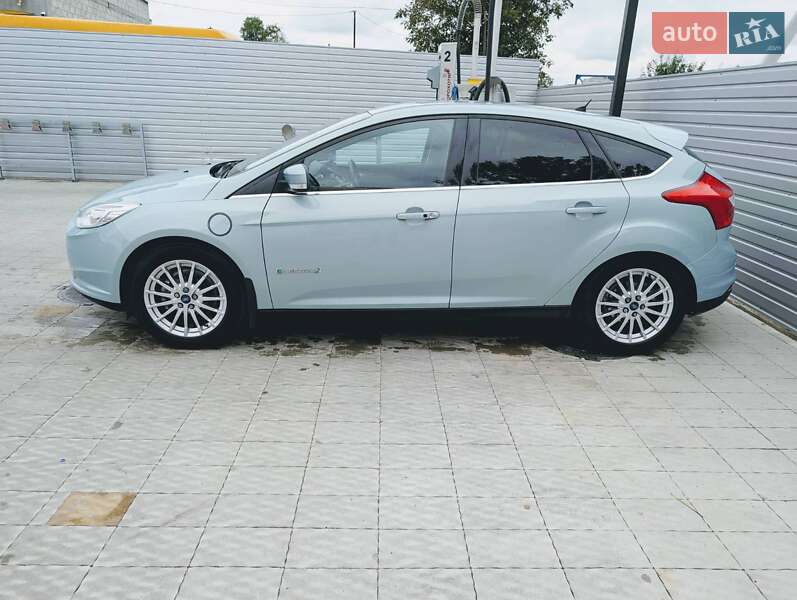Хетчбек Ford Focus 2013 в Володимирі фото 24 Хетчбек Ford Focus 2013 в Володимирі