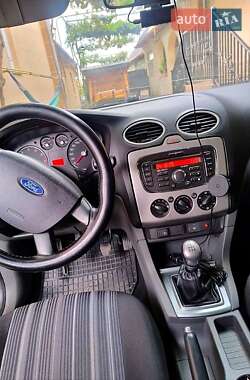 Хэтчбек Ford Focus 2010 в Мукачево