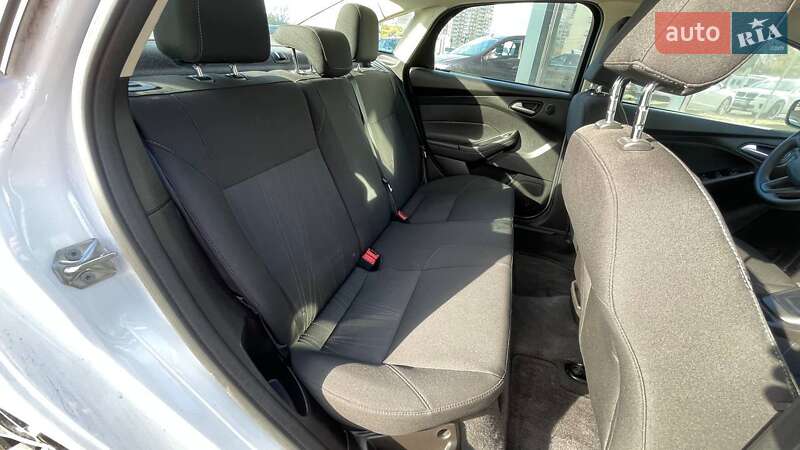 Седан Ford Focus 2017 в Киеве фото 11 Седан Ford Focus 2017 в Киеве