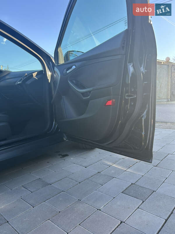 Хетчбек Ford Focus 2015 в Львові фото 16 Хетчбек Ford Focus 2015 в Львові