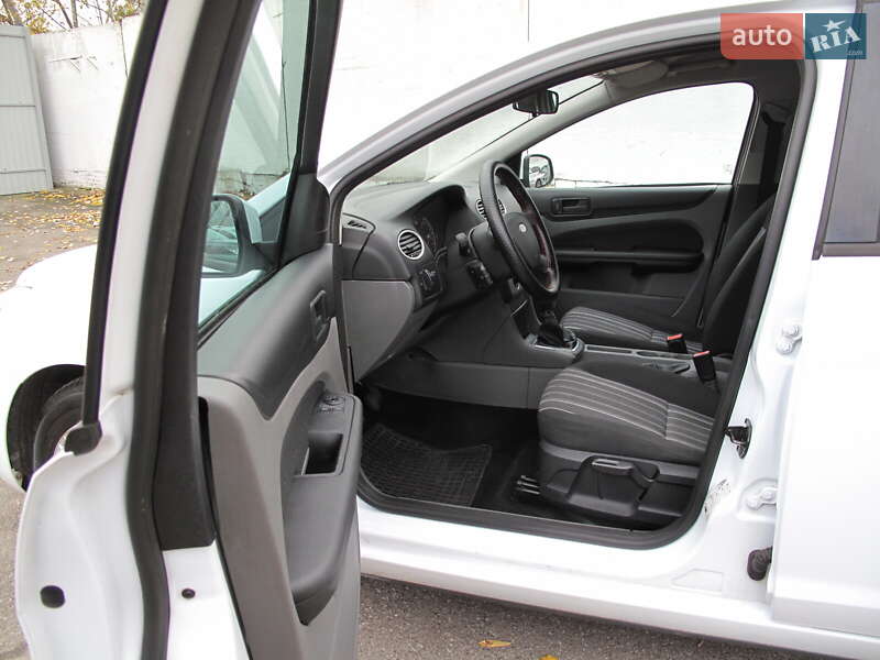 Хетчбек Ford Focus 2011 в Києві фото 12 Хетчбек Ford Focus 2011 в Києві
