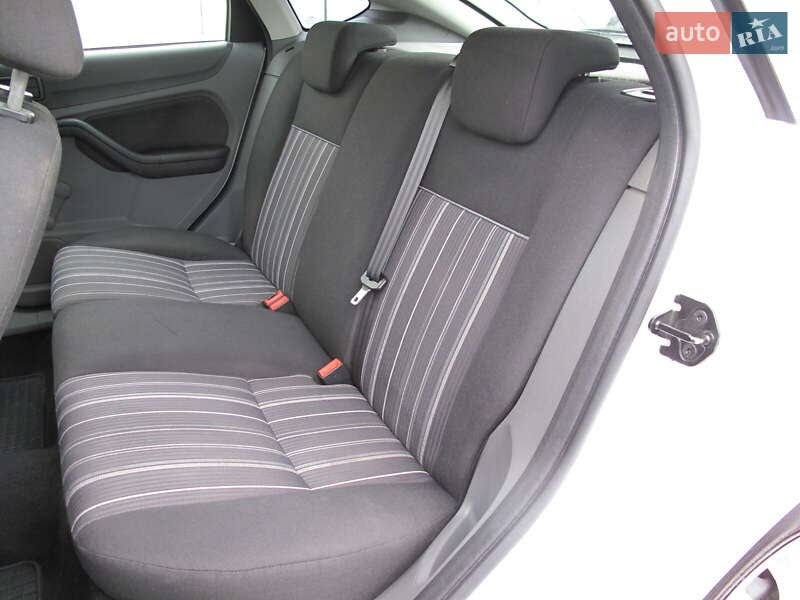 Хетчбек Ford Focus 2011 в Києві фото 24 Хетчбек Ford Focus 2011 в Києві