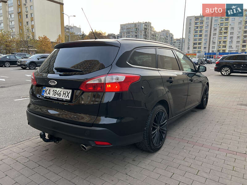 Универсал Ford Focus 2011 в Вишневом фото 5 Универсал Ford Focus 2011 в Вишневом