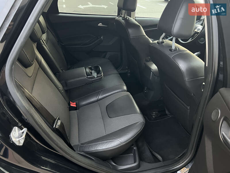 Универсал Ford Focus 2011 в Вишневом фото 23 Универсал Ford Focus 2011 в Вишневом