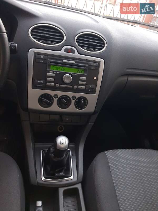 Хетчбек Ford Focus 2006 в Буську