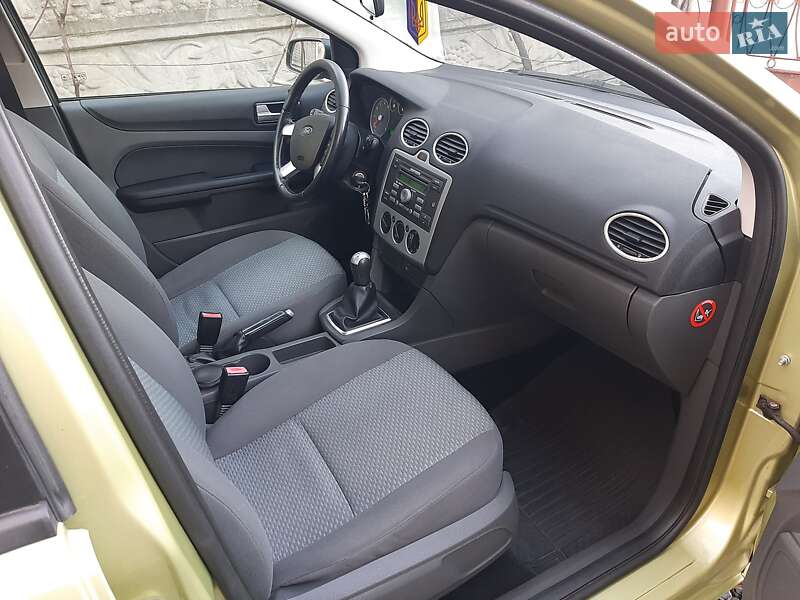 Хетчбек Ford Focus 2006 в Буську