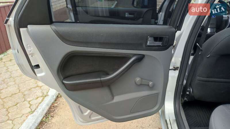 Хетчбек Ford Focus 2010 в Крюківщині фото 37 Хетчбек Ford Focus 2010 в Крюківщині