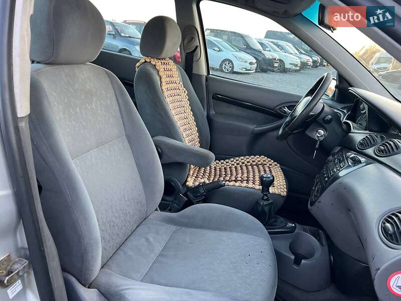 Хетчбек Ford Focus 2001 в Львові фото 35 Хетчбек Ford Focus 2001 в Львові