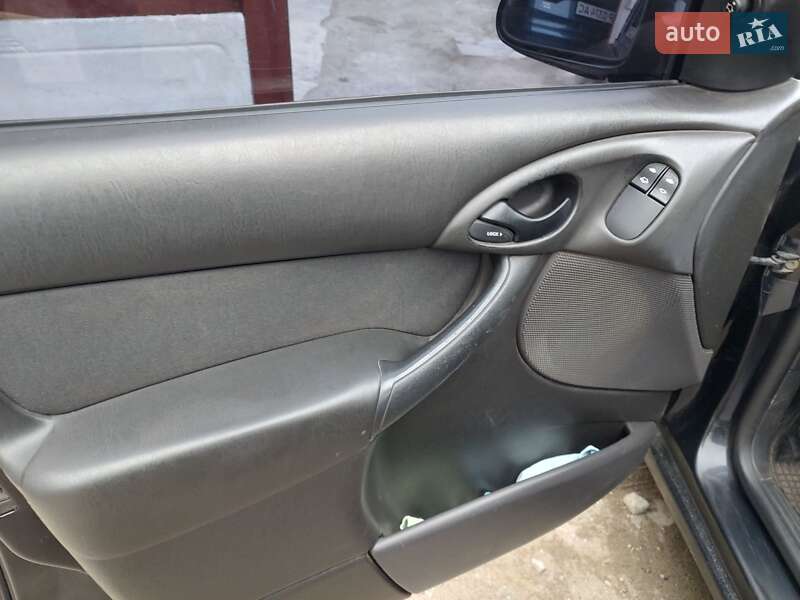 Седан Ford Focus 2004 в Запорожье фото 8 Седан Ford Focus 2004 в Запорожье