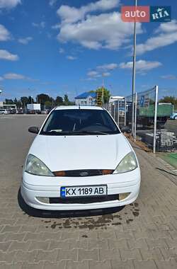 Хэтчбек Ford Focus 2002 в Нововолынске