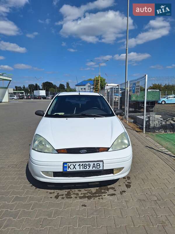 Хетчбек Ford Focus 2002 в Нововолинську фото 2 Хетчбек Ford Focus 2002 в Нововолинську