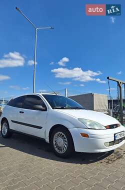 Хэтчбек Ford Focus 2002 в Нововолынске