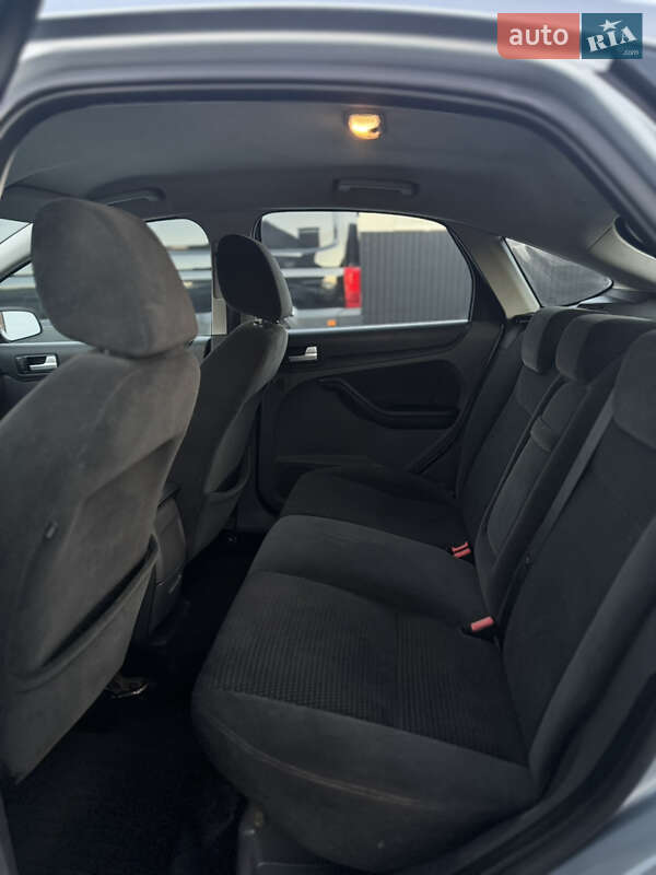 Хетчбек Ford Focus 2005 в Чернівцях фото 12 Хетчбек Ford Focus 2005 в Чернівцях