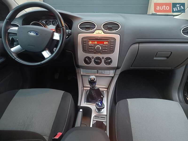 Седан Ford Focus 2010 в Сторожинці
