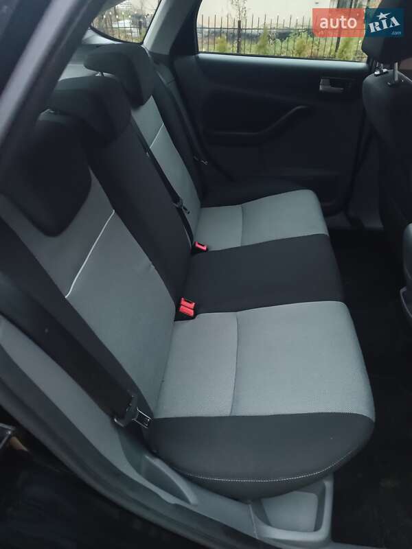 Седан Ford Focus 2010 в Сторожинці