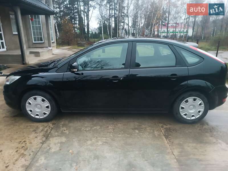 Седан Ford Focus 2010 в Сторожинці