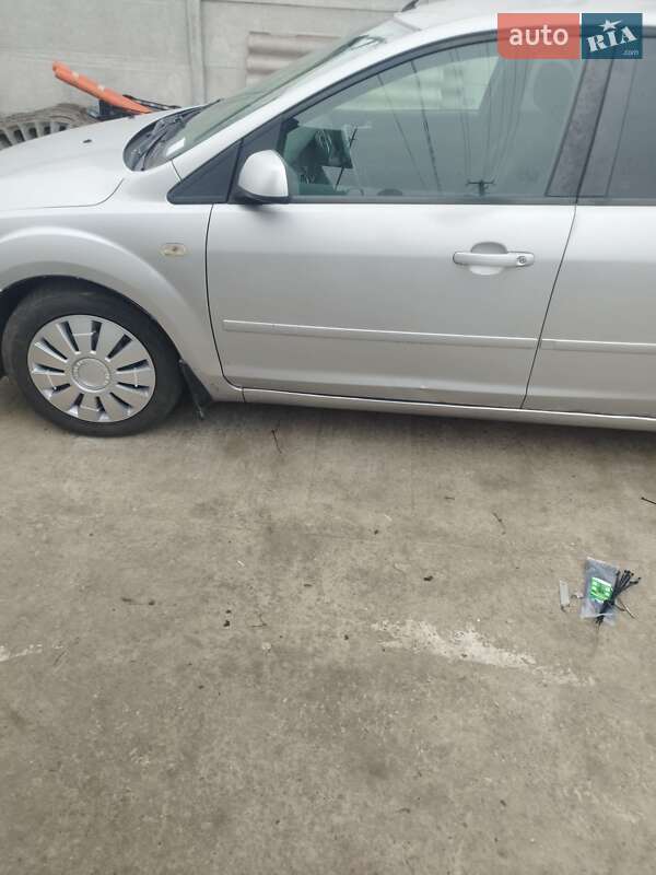 Хетчбек Ford Focus 2007 в Царичанці