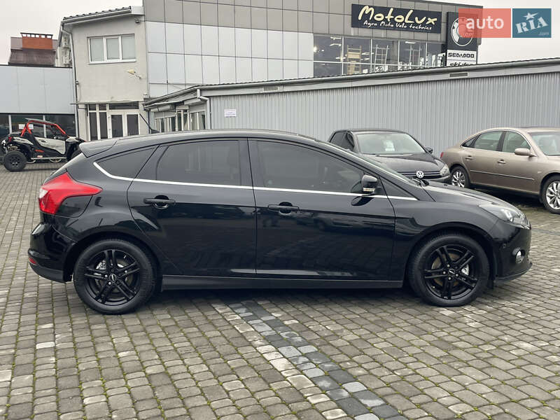Хэтчбек Ford Focus 2012 в Мукачево