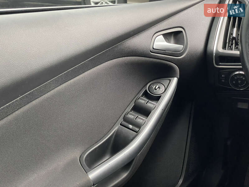 Хэтчбек Ford Focus 2012 в Мукачево