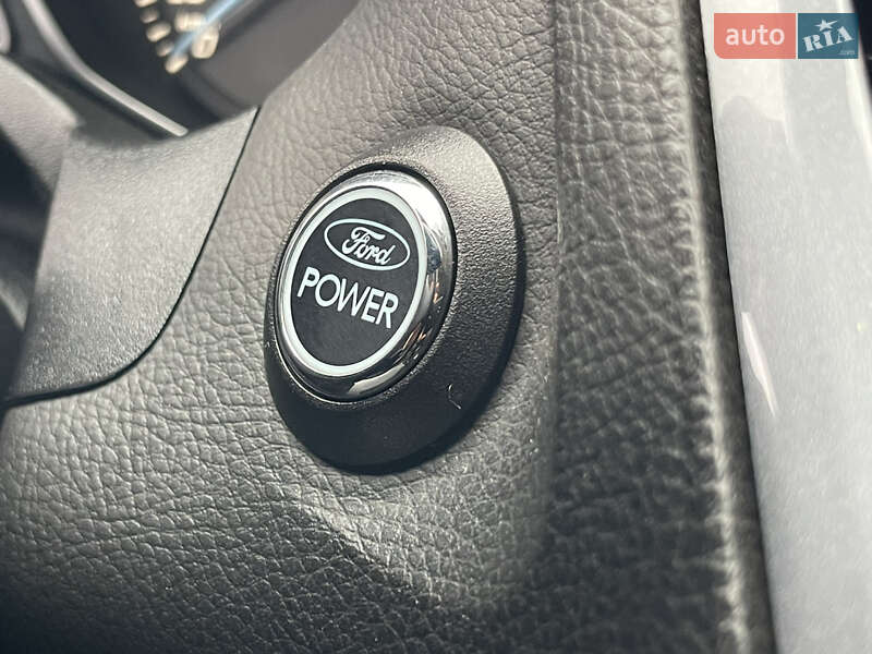 Хэтчбек Ford Focus 2012 в Мукачево