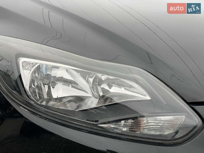 Хэтчбек Ford Focus 2012 в Мукачево