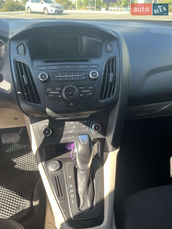 Седан Ford Focus 2015 в Киеве фото 13 Седан Ford Focus 2015 в Киеве