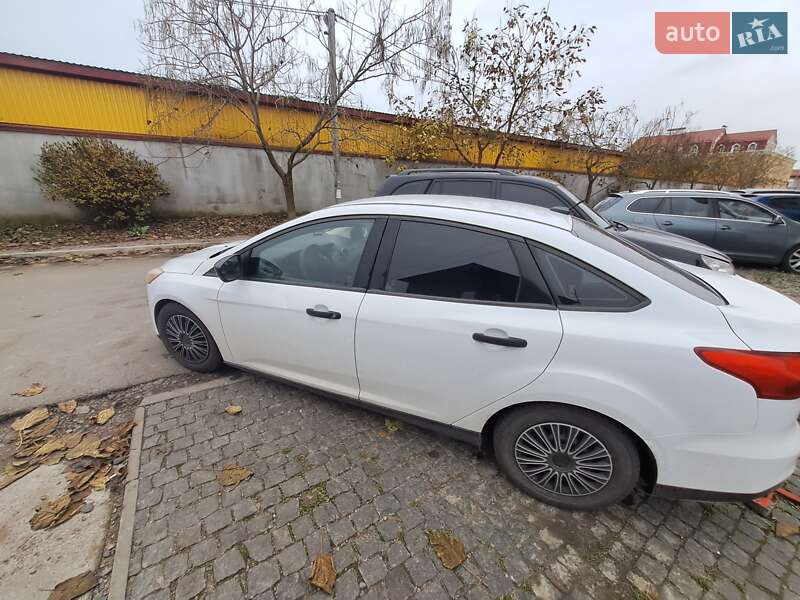 Седан Ford Focus 2015 в Софиевской Борщаговке