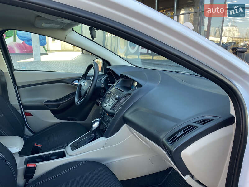 Хэтчбек Ford Focus 2015 в Киеве