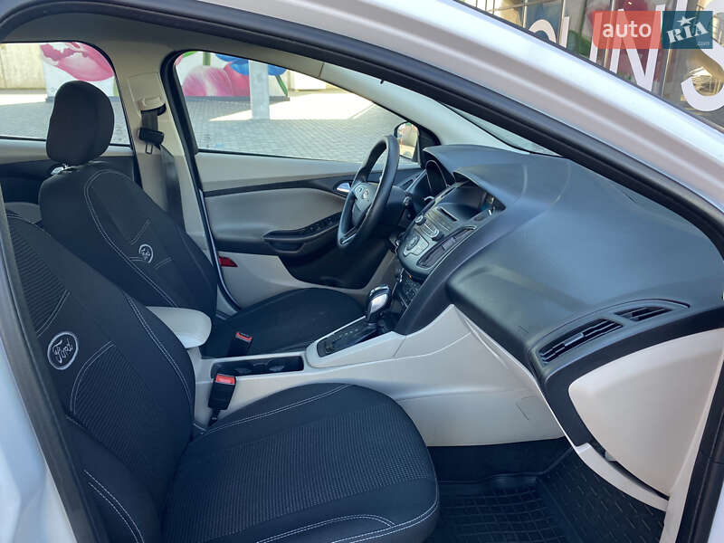 Хэтчбек Ford Focus 2015 в Киеве