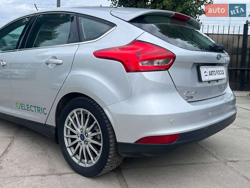 Седан Ford Focus 2016 в Киеве