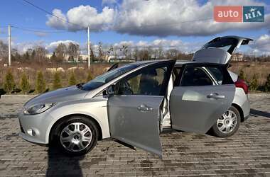 Хетчбек Ford Focus 2012 в Золочеві