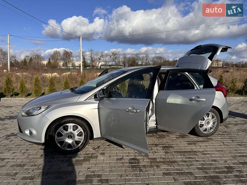 Хэтчбек Ford Focus 2012 в Золочеве фото 4 Хэтчбек Ford Focus 2012 в Золочеве