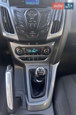 Хетчбек Ford Focus 2012 в Золочеві