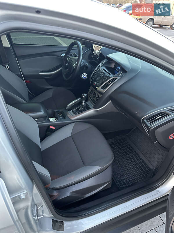 Универсал Ford Focus 2013 в Пустомытах