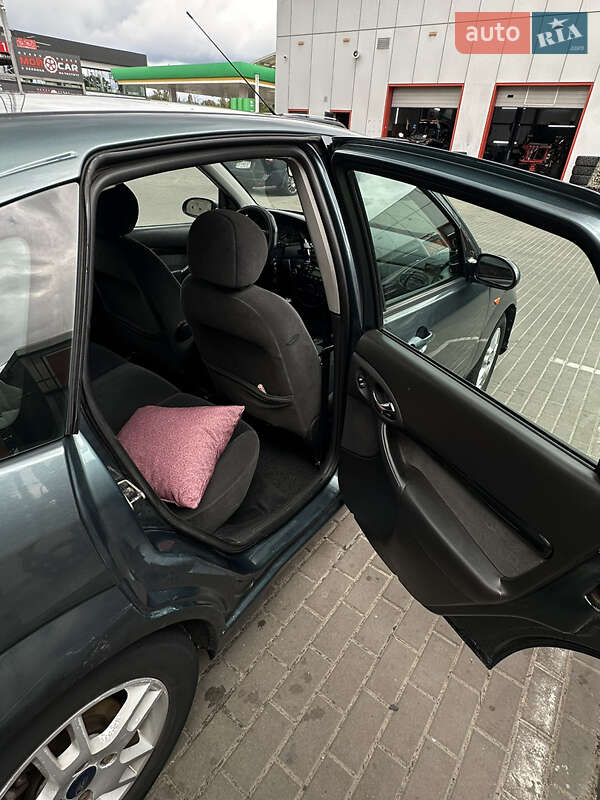 Хэтчбек Ford Focus 2002 в Киеве